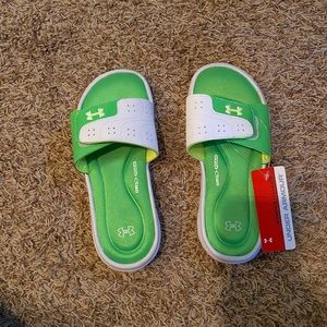 Never worn underarmour sandals